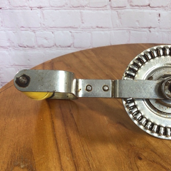 Vintage Blue Whirl Stainless Steel Yellow Handle Manual Hand Mixer Egg Beater - Picture 6 of 10